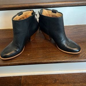 Size 9.5 Jack rogers Black ankle booties